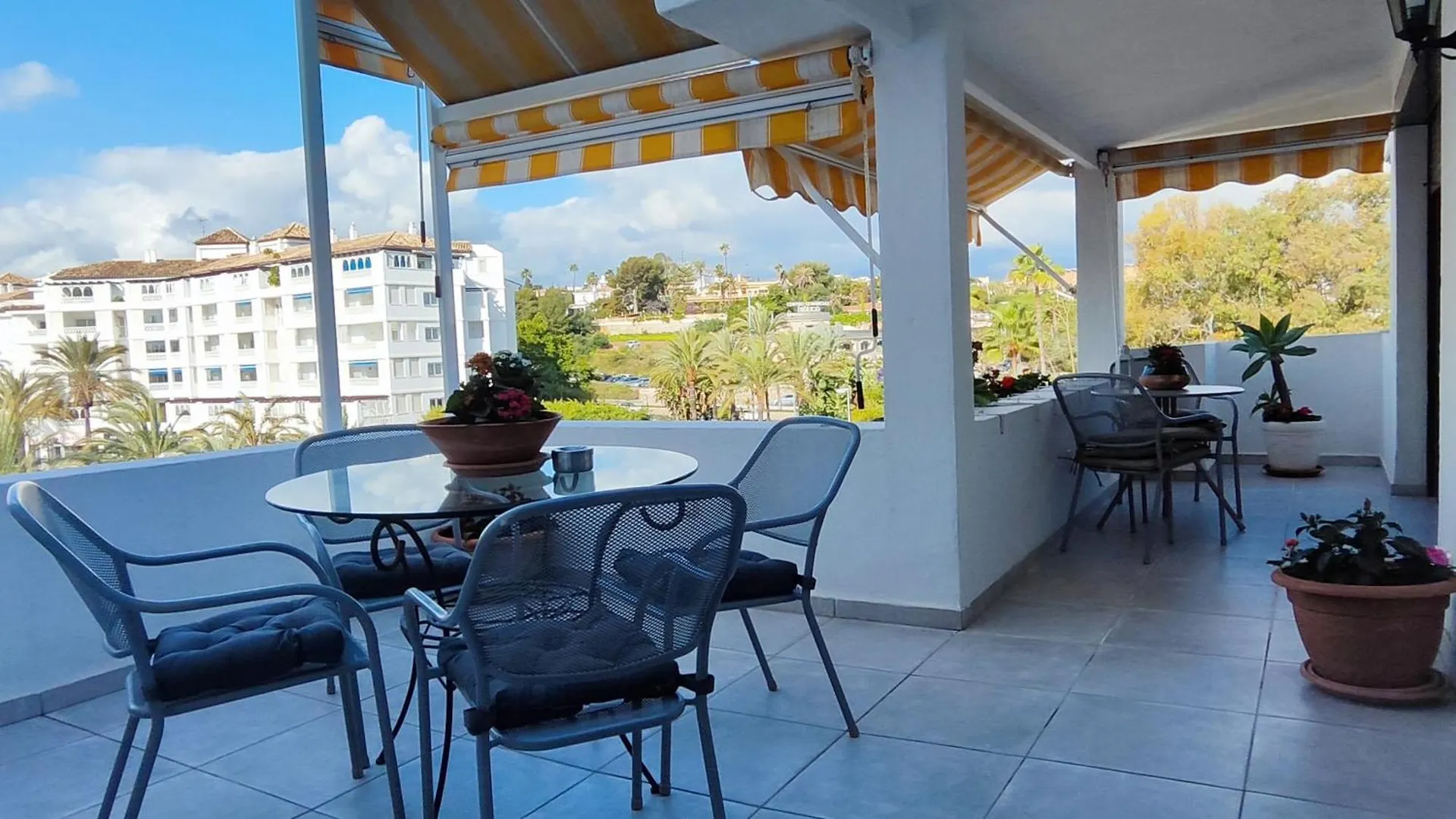 Jardines Del Puerto 2 Bed Apartment Marbella