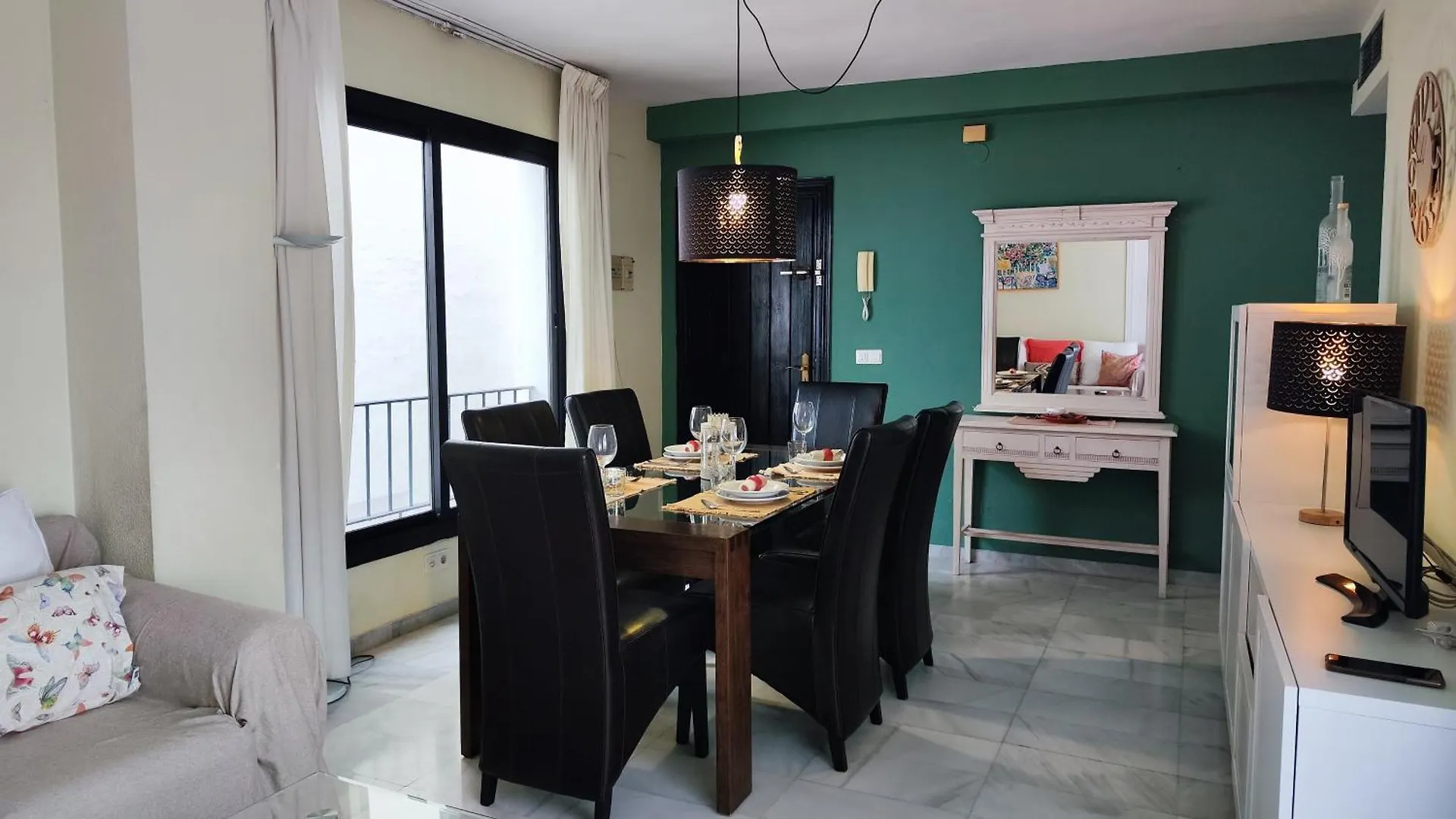 Jardines Del Puerto 2 Bed Apartment Marbella