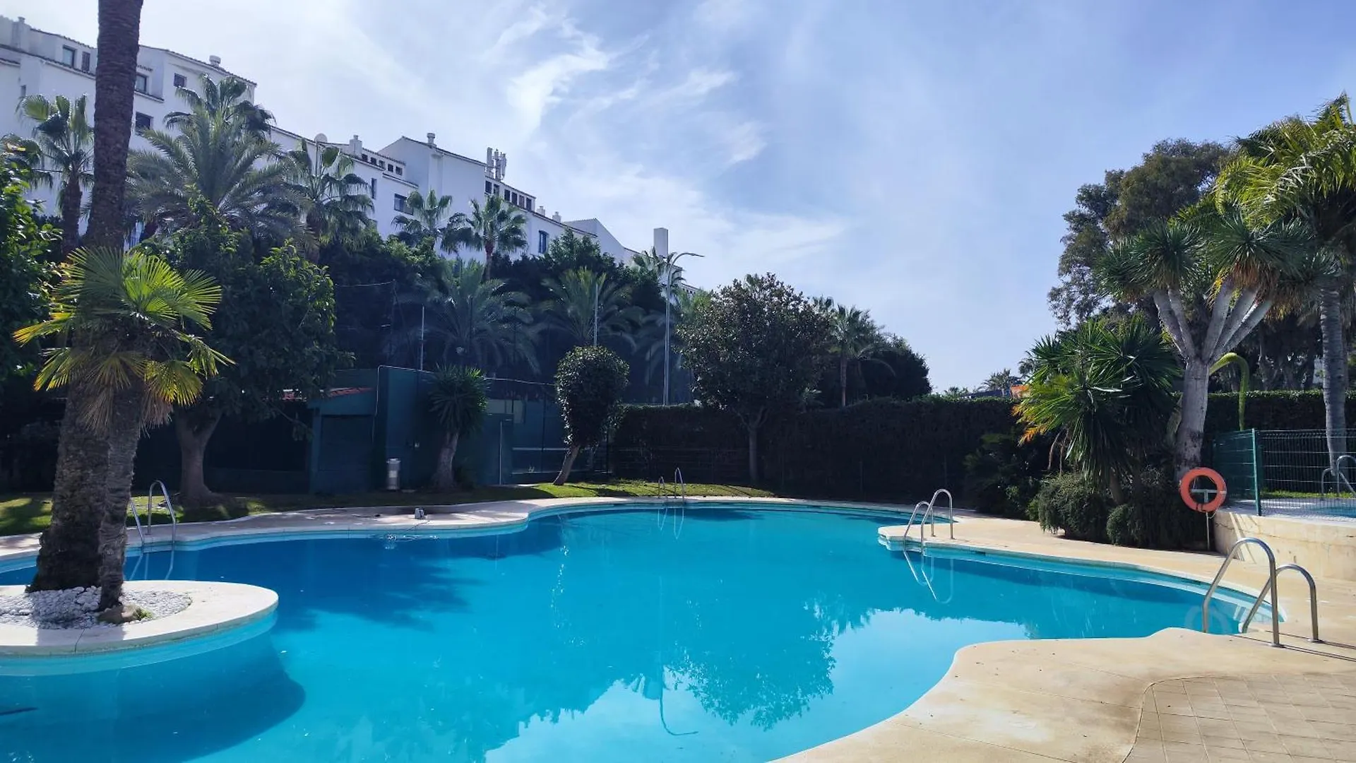 Jardines Del Puerto 2 Bed Apartment Marbella Spain