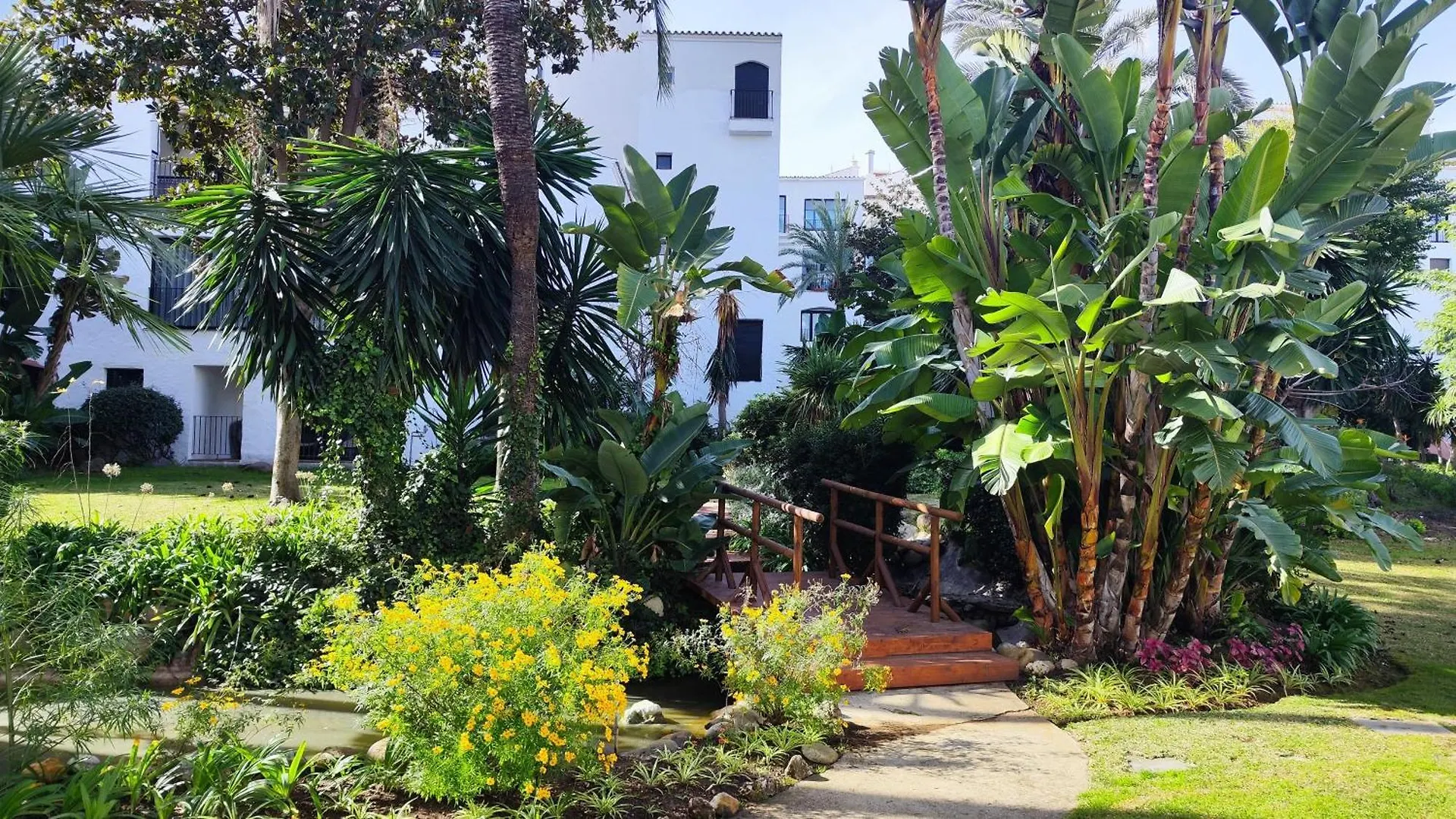 Jardines Del Puerto 2 Bed Apartment Marbella