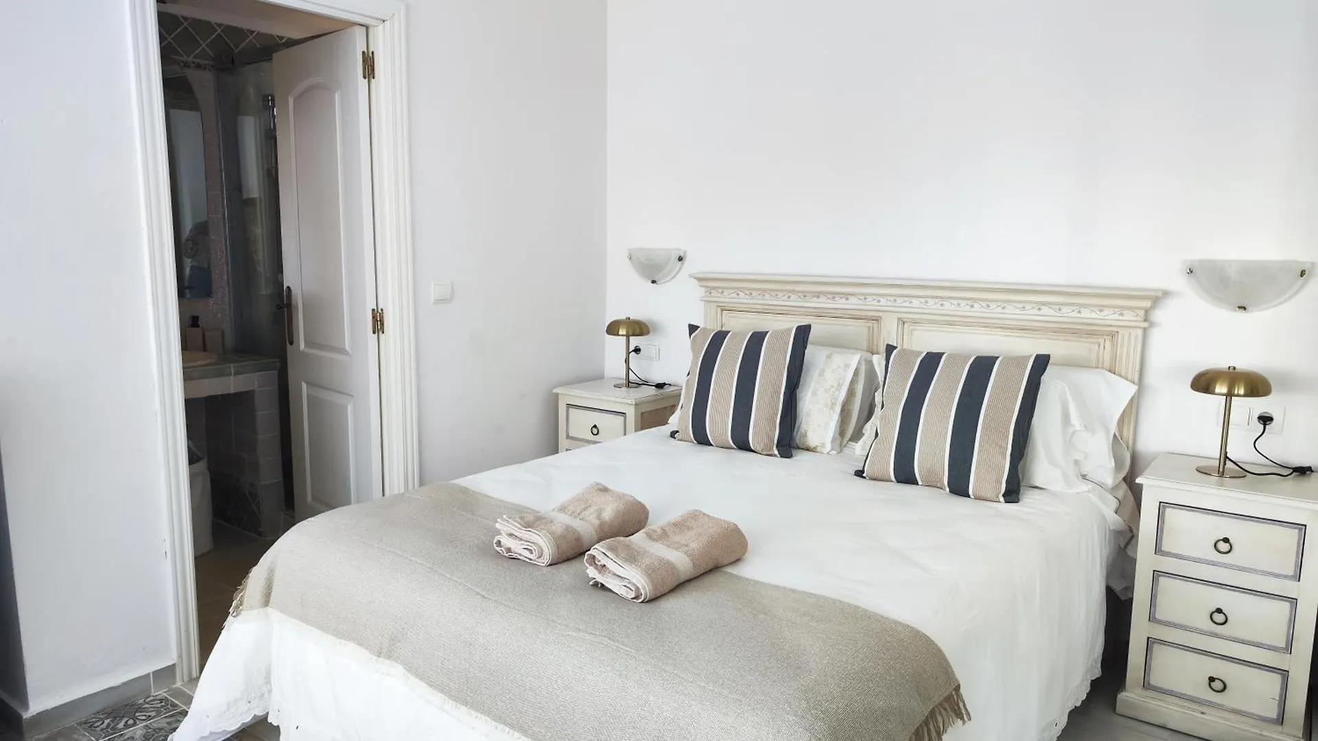 Jardines Del Puerto 2 Bed Apartment Marbella Spain