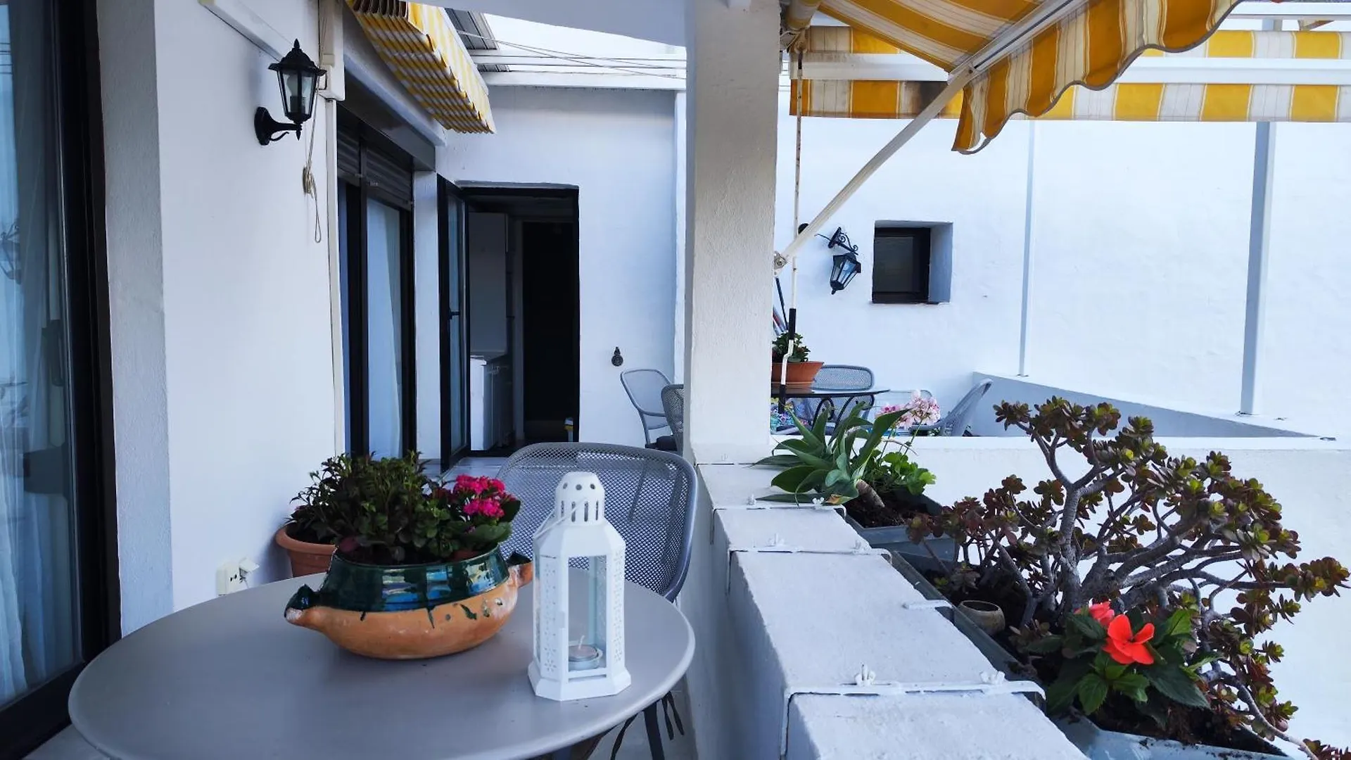 Jardines Del Puerto 2 Bed Apartment Marbella Spain